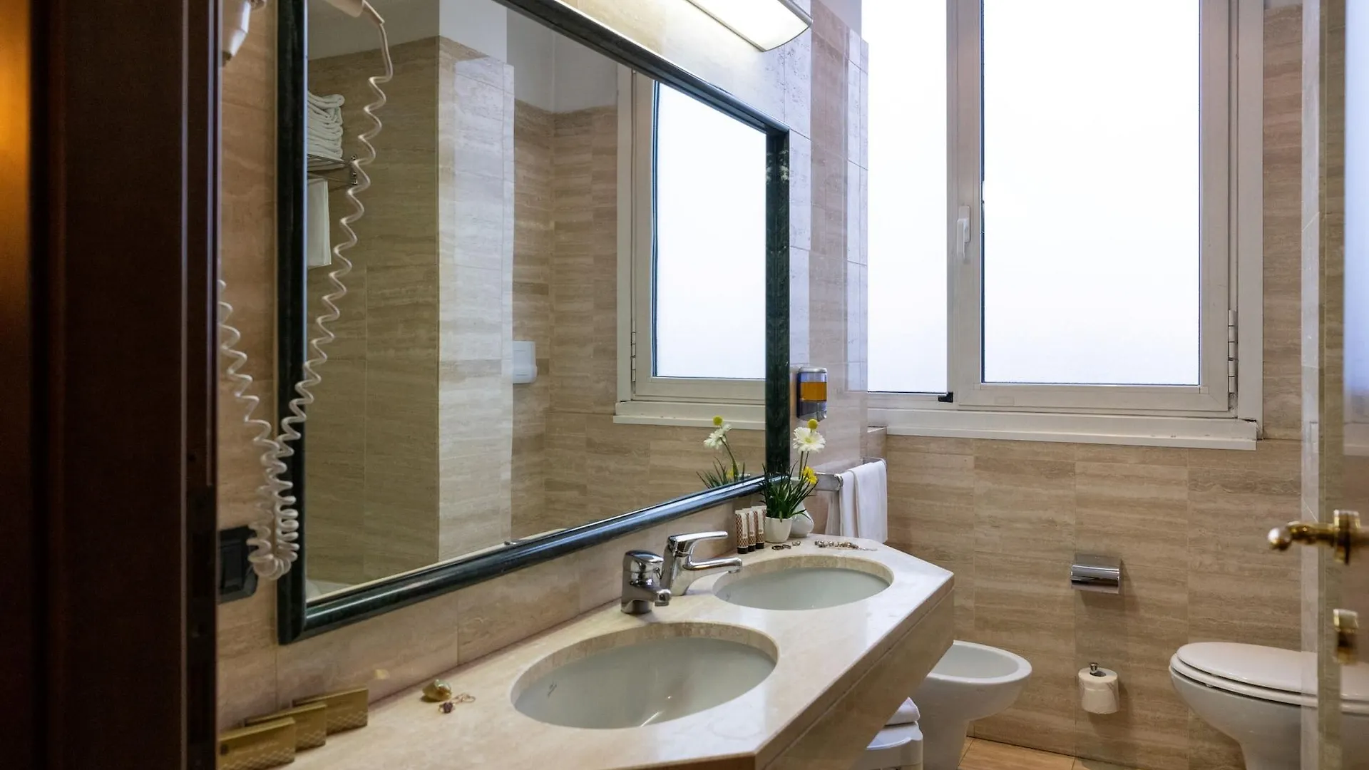 Hotel Alga Milan 3*,  Italy