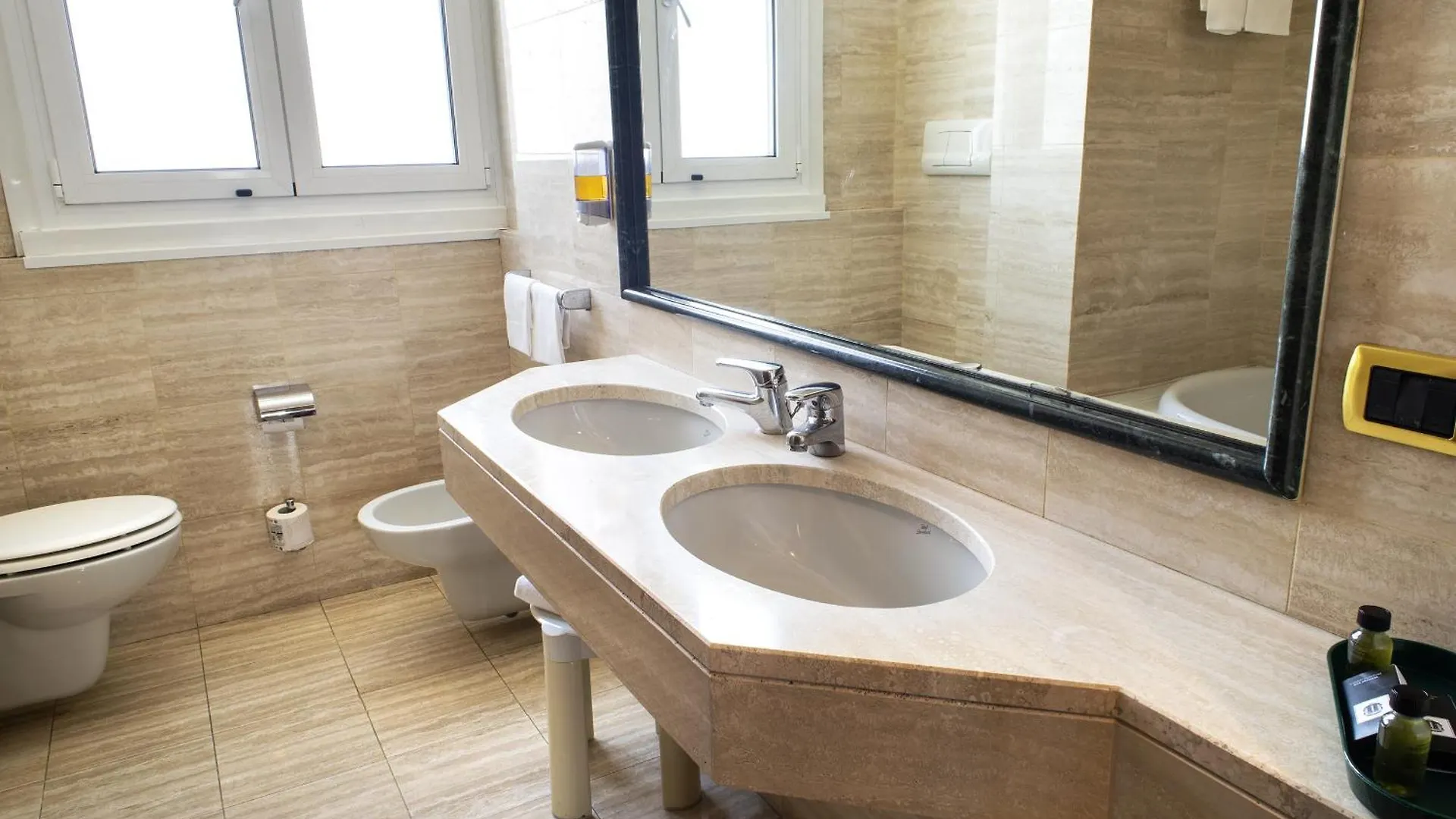 Hotel Alga Milan 3*,  Italy